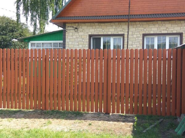 Евроштакетник металлический 115 мм RAL 8004 П - образный 0.5 мм — изображение 4