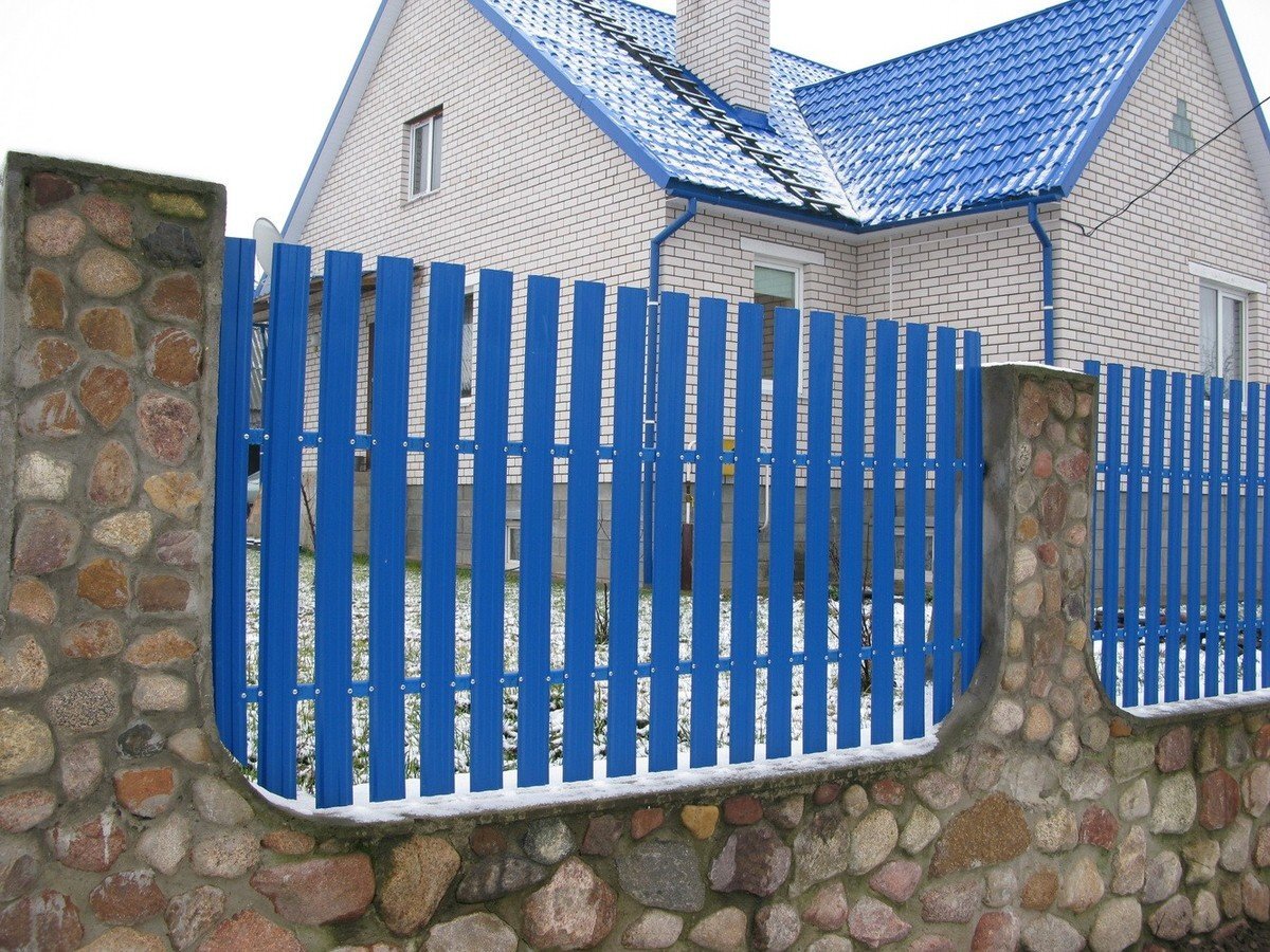 Евроштакетник металлический 110 мм RAL 5015 полукруглый 0.5 мм — изображение 4