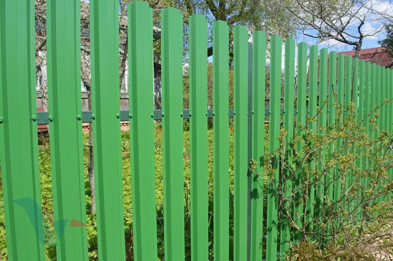 Евроштакетник металлический 110 мм RAL 6002 полукруглый 0.5 мм — изображение 3